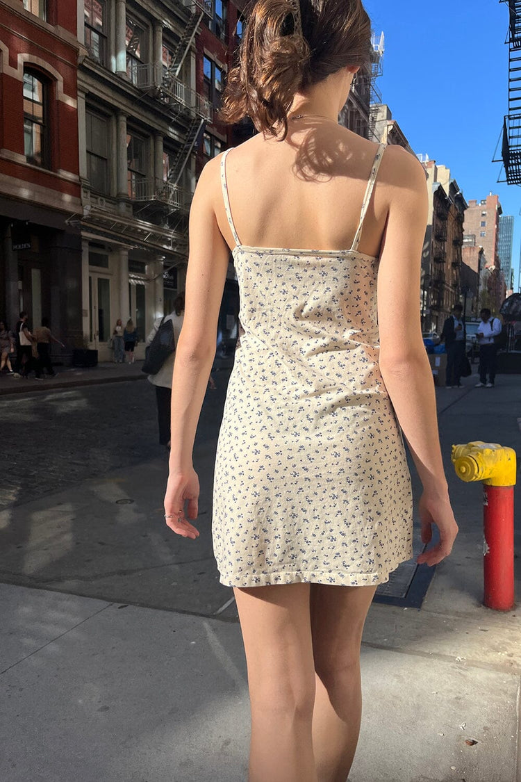 Cream Brandy Melville Tie Dress Brandy Melville White Dress, Women's Fashion, Dresses Sets Cream Brandy Melville Tie Dress Brandy Melville White Dress, Women's Fashion, Dresses Sets