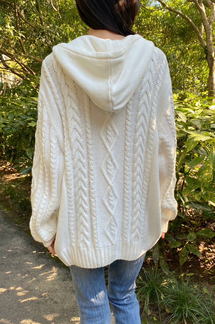 Marry Knit Sweater | White / Oversize Fit