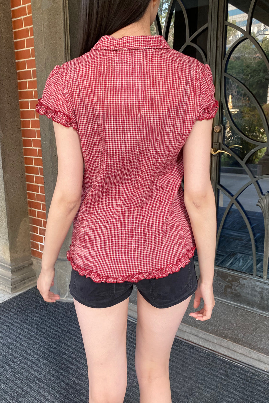 シャツ+ブラウス(半袖+袖なし) treat urself Gingham Ruffle setup サイドギャザーチェック柄半袖シャツ（シャツ/ブラウス）｜anyonemore