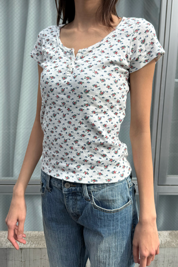 Zelly Floral Eyelet Top – Brandy Melville Online Japan
